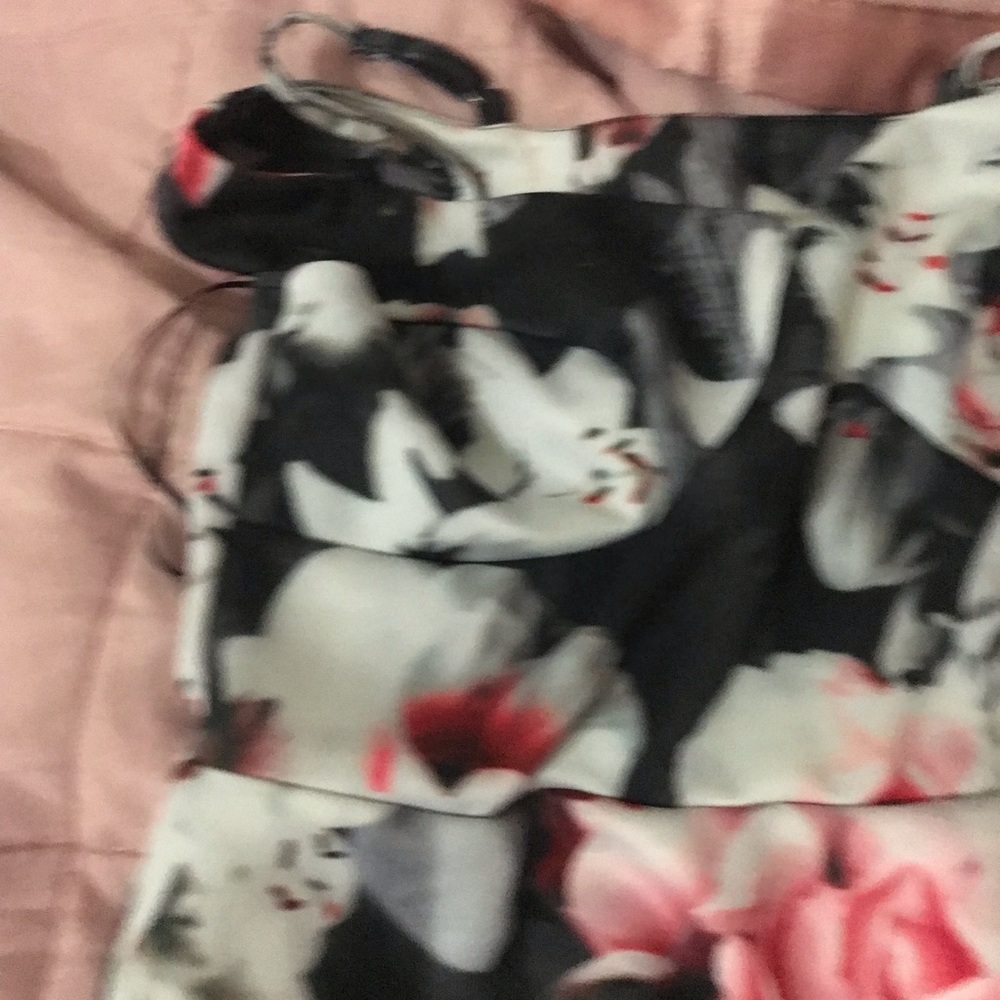 Dress. - Picture 3 of 6